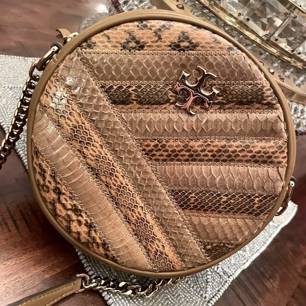 🔥🔥Like New Exclusive Design Authentic Tory Burch Crossbody Bag So Chic $ Unique